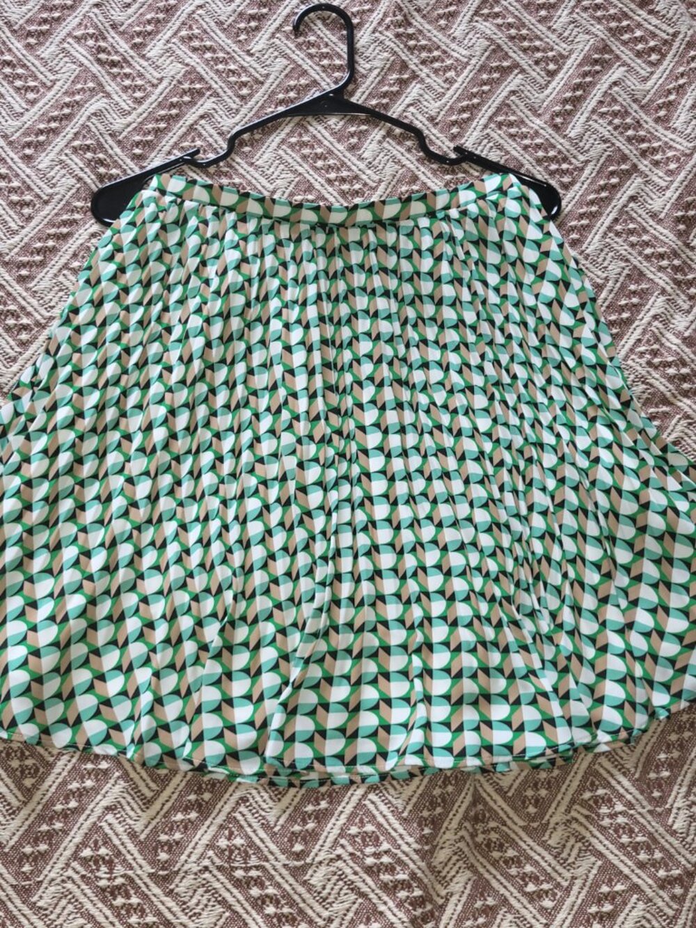 ON 34th Geometric Pleated Mini Skirt Size 6 Green White Retro Chic lined pull on - Picture 2 of 7